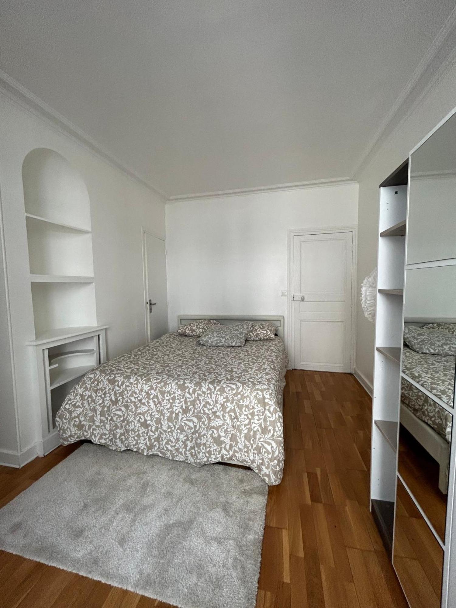 Cosy Quartier Champs Elysees Apartment Paris